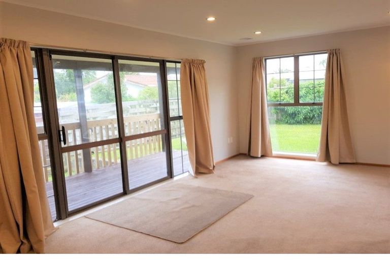 Photo of property in 86 Omapere Street, Whitby, Porirua, 5024