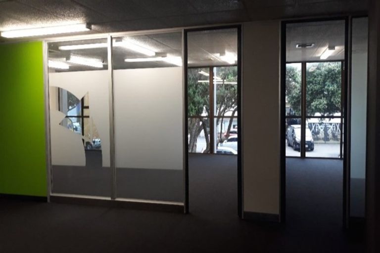 Photo of property in 20 Raroa Road, Kelburn, Wellington, 6012