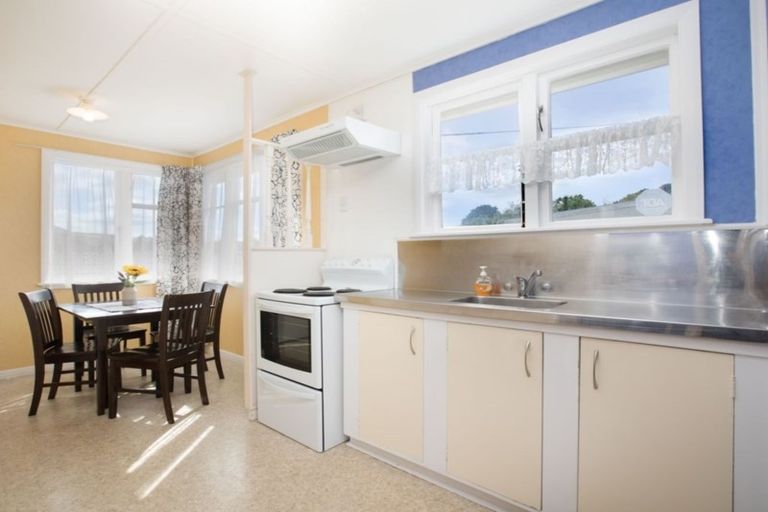 Photo of property in 10 Maher Place, Ranui, Porirua, 5024