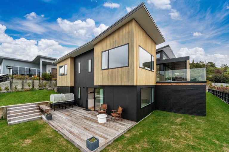 Photo of property in 33 Botanical Heights Drive, Waipahihi, Taupo, 3330