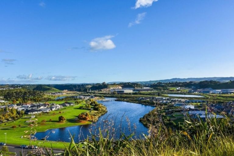 Photo of property in 22 Ridge Drive, Omokoroa, 3114