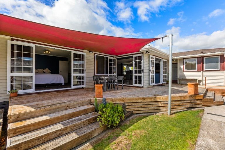 Photo of property in 6 Kauri Street, Merrilands, New Plymouth, 4312