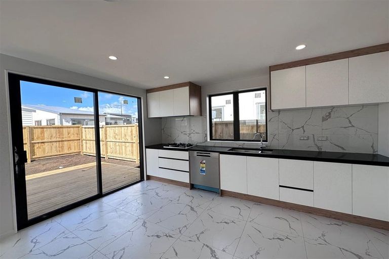 Photo of property in 28 John Gray Street, Papakura, 2110