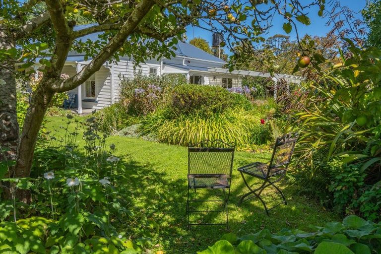 Photo of property in 5849 Christchurch Akaroa Road, Duvauchelle, Akaroa, 7582