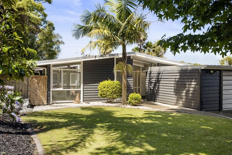 Photo of property in 4 Gladys Avenue, Glenfield, Auckland, 0629