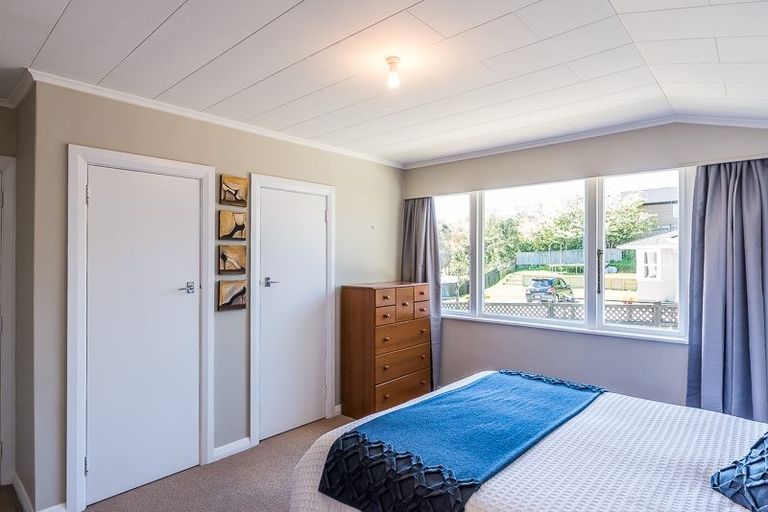 Photo of property in 36 Horokiwi Road West, Newlands, Wellington, 6037