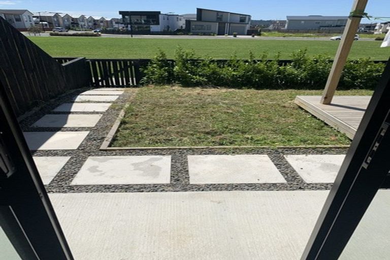 Photo of property in 9 Irving Place, Hobsonville, Auckland, 0616