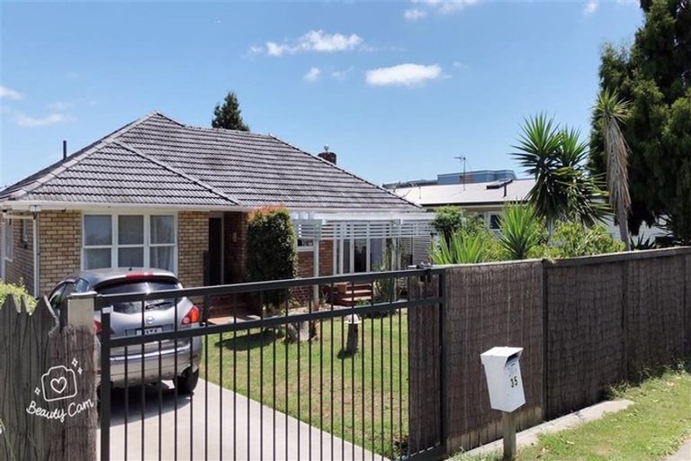 Photo of property in 35a Bradbury Road, Botany Downs, Auckland, 2010