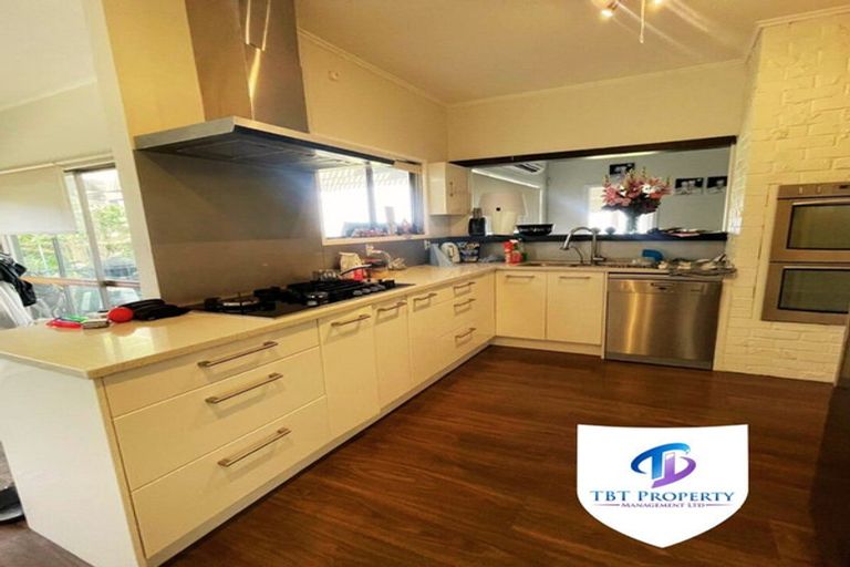 Photo of property in 12a Beach Road, Mellons Bay, Auckland, 2014