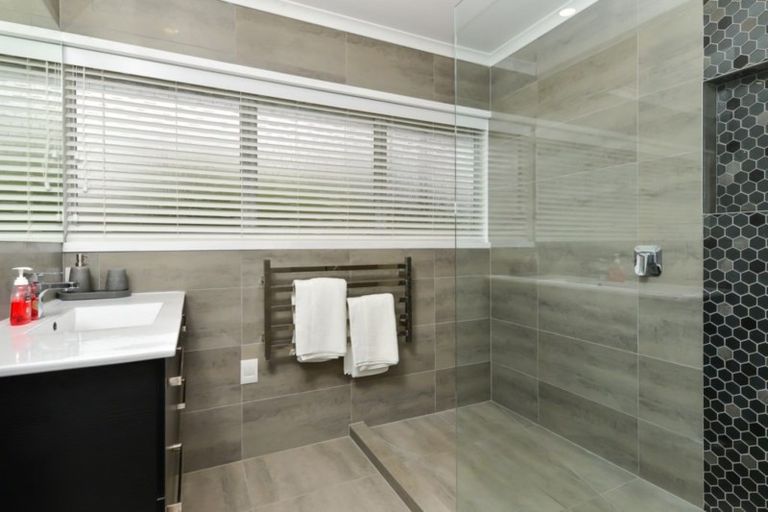 Photo of property in 35 Marnane Terrace, St Andrews, Hamilton, 3200