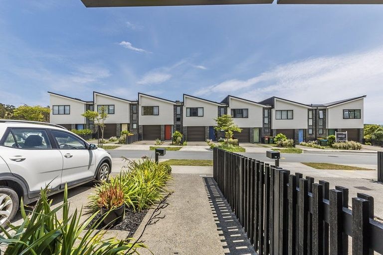 Photo of property in 43 Holystone Road, Whitby, Porirua, 5024