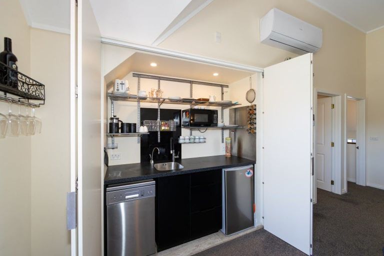 Photo of property in 38 Kensington Drive, Taradale, Napier, 4112