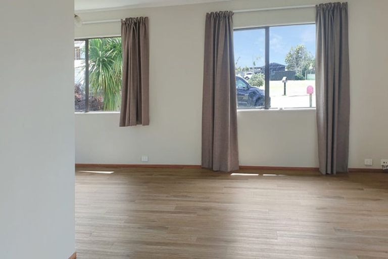 Photo of property in 9 Karawa Place, Kawakawa Bay, Papakura, 2585