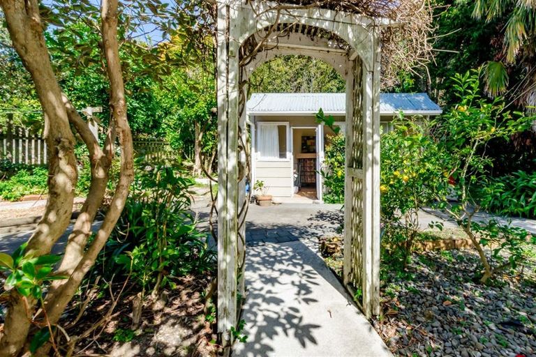 Photo of property in 8a Fleetwood Grove, Waikanae, 5036