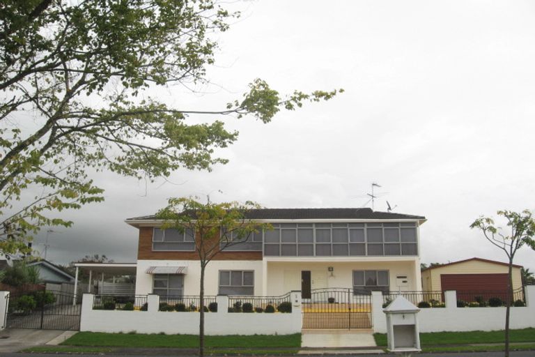 Photo of property in 1 Harford Place, Pakuranga Heights, Auckland, 2010