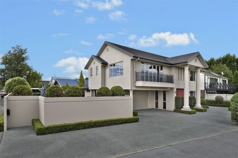 Photo of property in 51 Strowan Road, Strowan, Christchurch, 8052