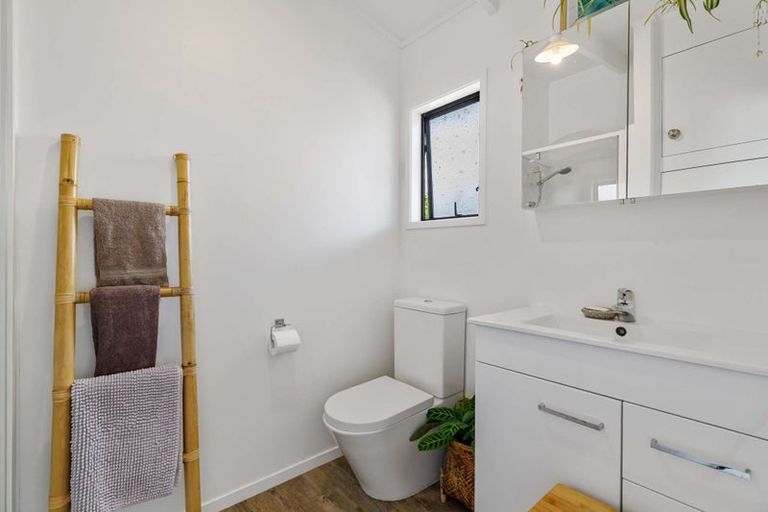 Photo of property in 16 Te Moau Avenue, Parakai, 0830