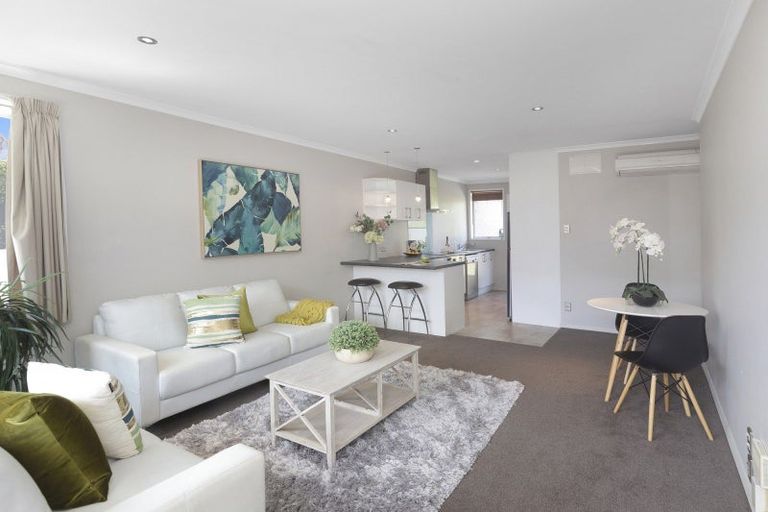 Photo of property in 3/98 Holly Road, St Albans, Christchurch, 8014