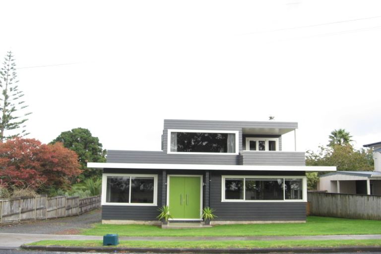 Photo of property in 20 Marine Parade, Mellons Bay, Auckland, 2014