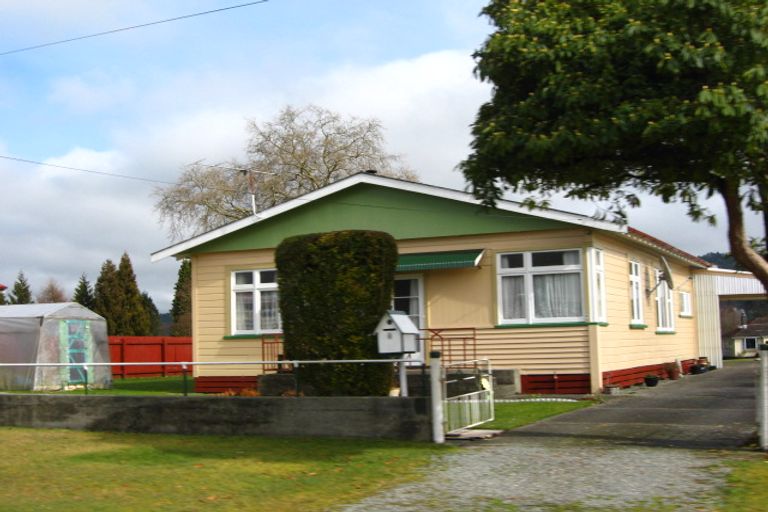Photo of property in 6 Crampton Road, Reefton, 7830
