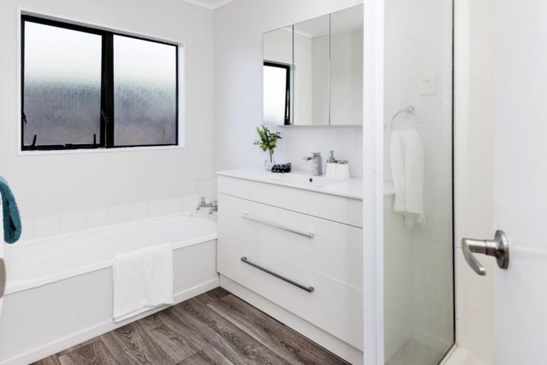 Photo of property in 7 Robina Court, Burswood, Auckland, 2013