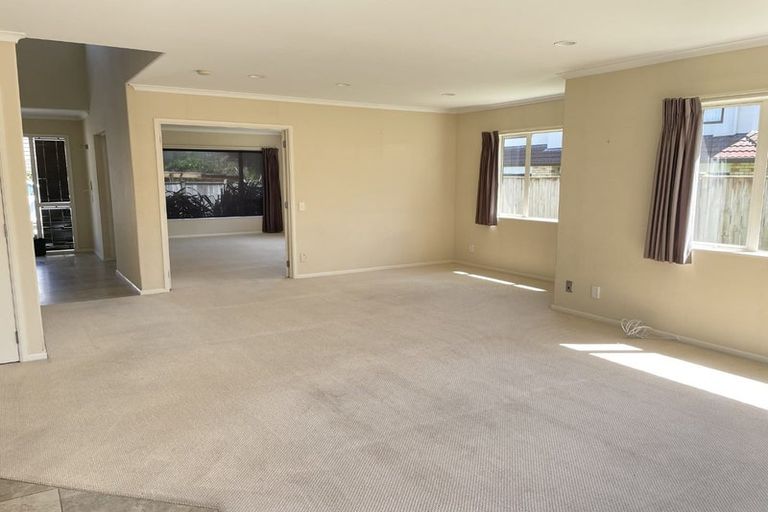 Photo of property in 6 Oswald Close, Flat Bush, Auckland, 2016