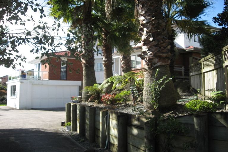 Photo of property in 10 Eske Place, Highland Park, Auckland, 2010