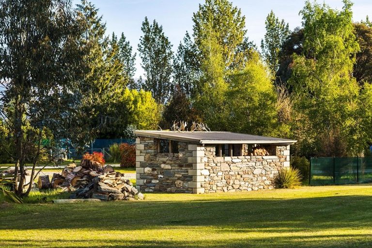 Photo of property in 654 Lake Hawea-albert Town Road, Albert Town, Wanaka, 9382