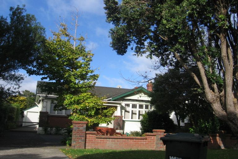 Photo of property in 16 Saint Albans Grove, Woburn, Lower Hutt, 5010