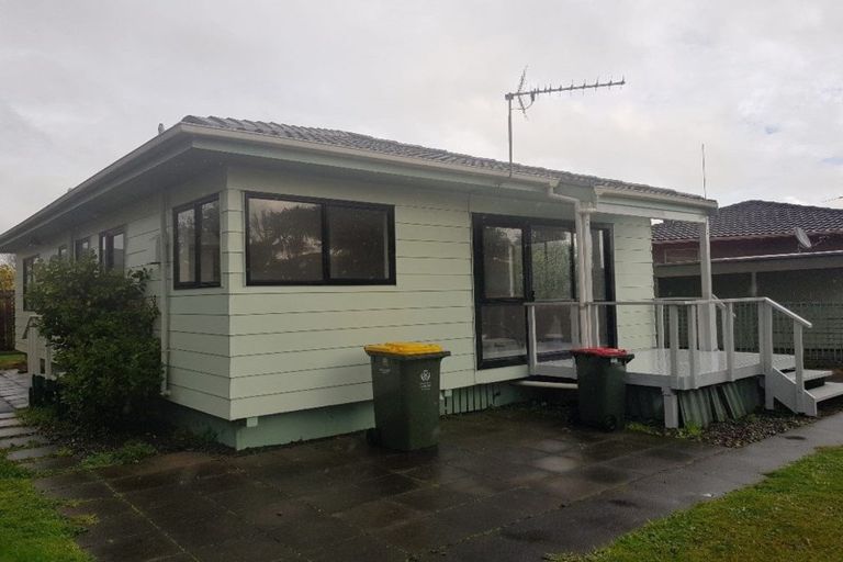 Photo of property in 2/21 Beeston Crescent, Manurewa, Auckland, 2102