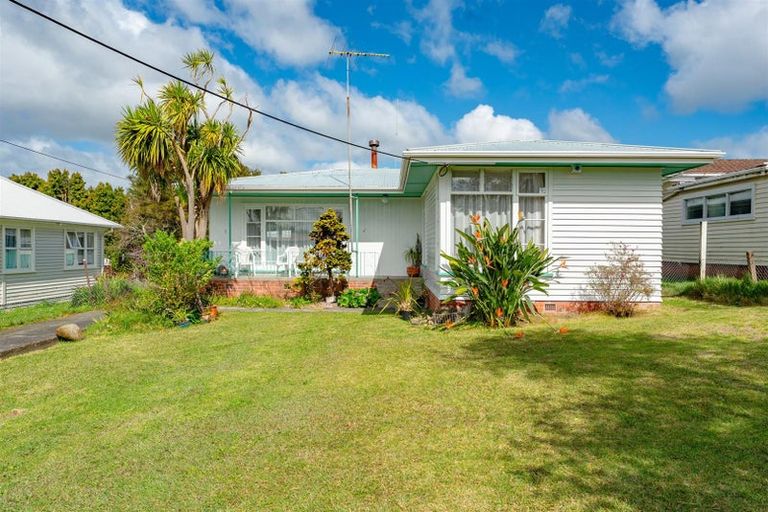 Photo of property in 9 Kuaka Place, New Lynn, Auckland, 0600