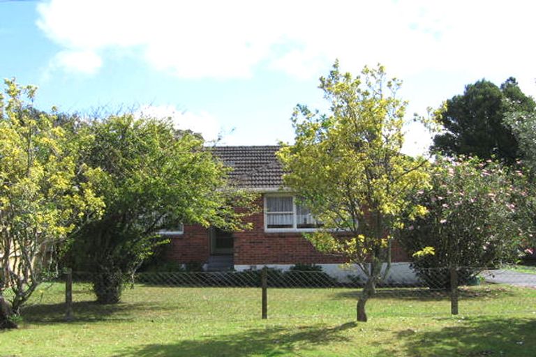 Photo of property in 92 Tirimoana Road, Te Atatu South, Auckland, 0602