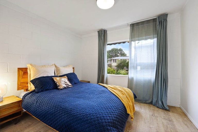 Photo of property in 3/52 Fruitvale Road, New Lynn, Auckland, 0600