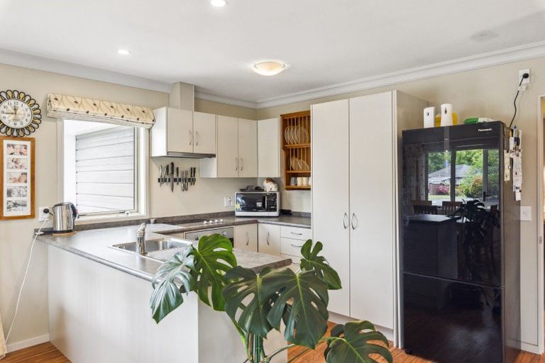 Photo of property in 21 Woodland Mews, Wainuiomata, Lower Hutt, 5014