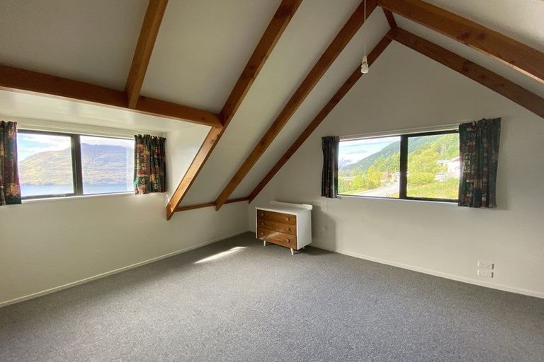 Photo of property in 127 Wynyard Crescent, Fernhill, Queenstown, 9300