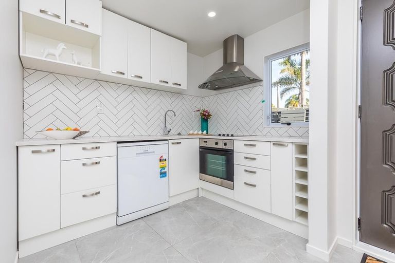 Photo of property in 1/48 Philomel Crescent, Bayswater, Auckland, 0622