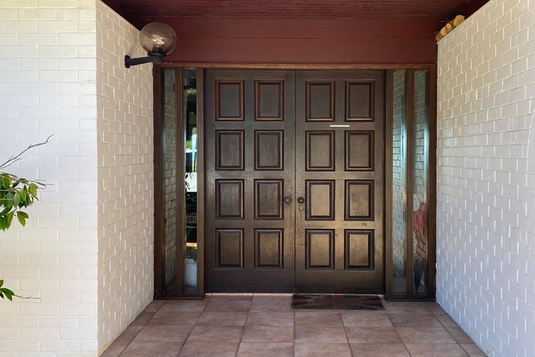 Photo of property in 18 Burford Place, Mellons Bay, Auckland, 2014