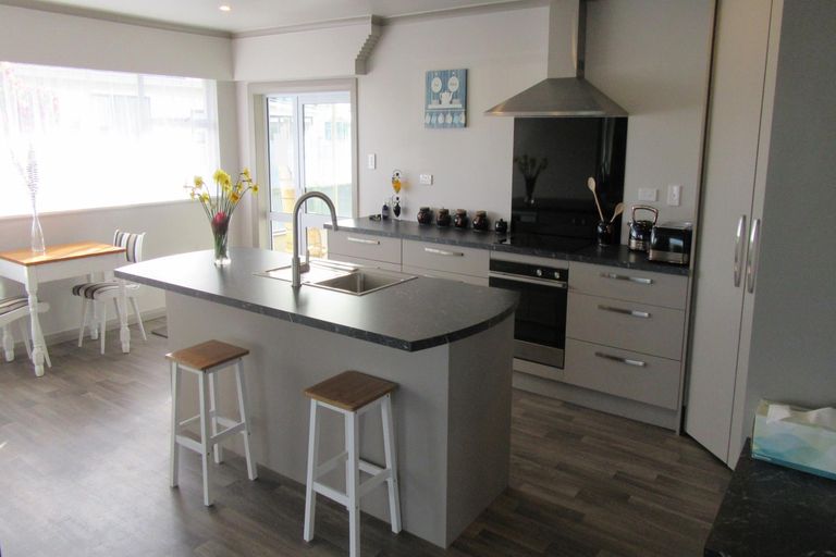 Photo of property in 30 Timaru Road, Waimate, 7924