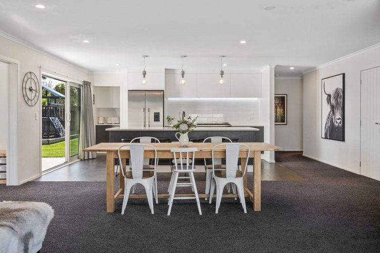 Photo of property in 6 Waimarama Court, Roslyn, Palmerston North, 4414