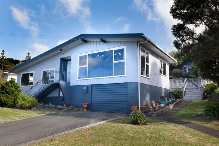 Photo of property in 4 Makora Grove, Paremata, Porirua, 5024
