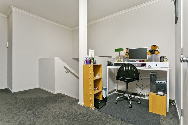 Photo of property in 37 Condor Place, Unsworth Heights, Auckland, 0632