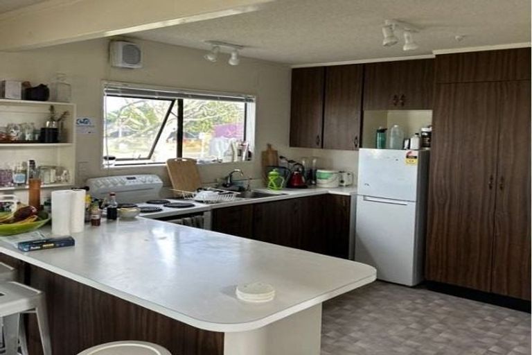 Photo of property in 8 Wallis Street, Raglan, 3225