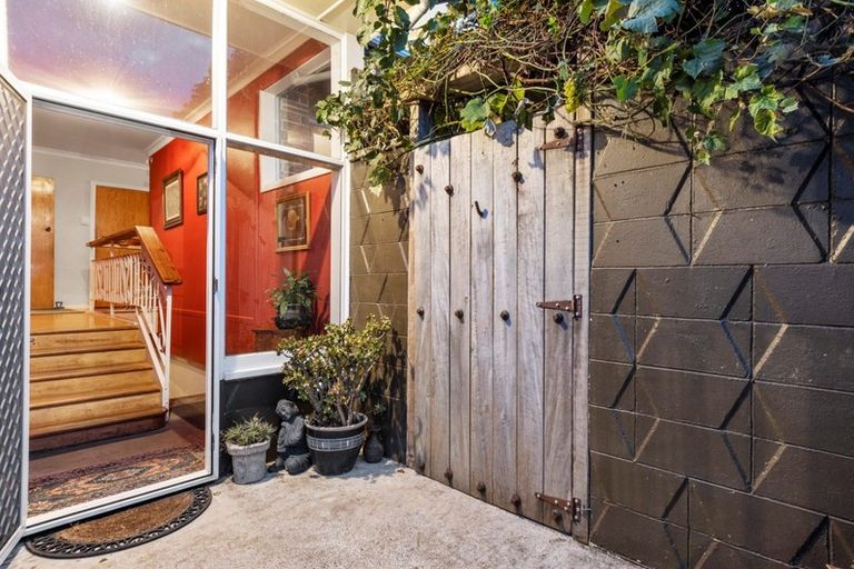 Photo of property in 138 Bellevue Road, Brookfield, Tauranga, 3110