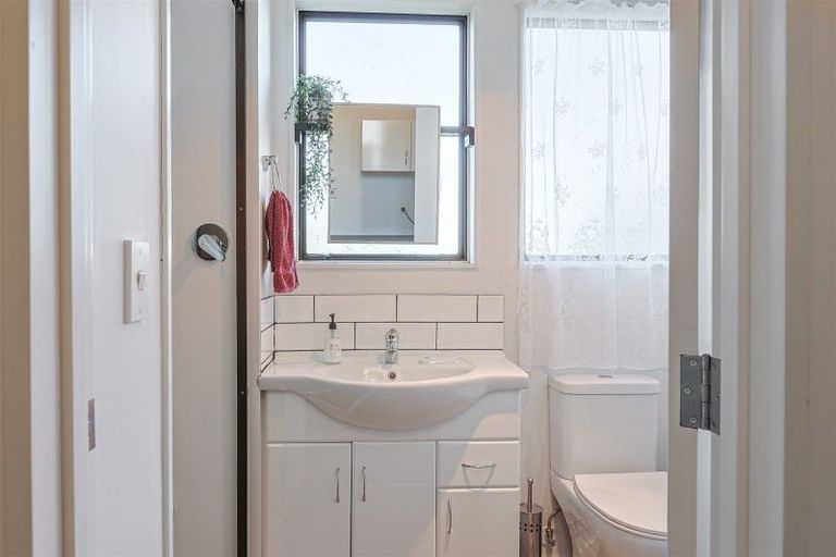 Photo of property in 16 Hunter Street, Westport, 7825