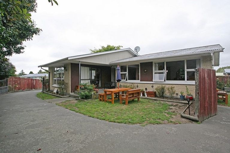 Photo of property in 15 Dunluce Place, Hornby, Christchurch, 8042