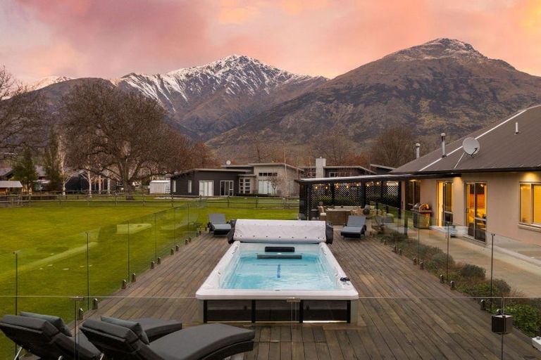 Photo of property in 4 Crawford Place, Lake Hayes, Queenstown, 9304