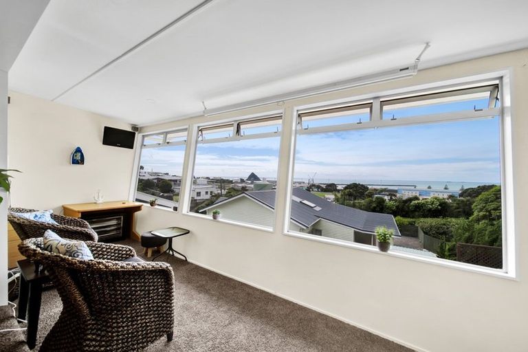 Photo of property in 57 Pioneer Road, Moturoa, New Plymouth, 4310