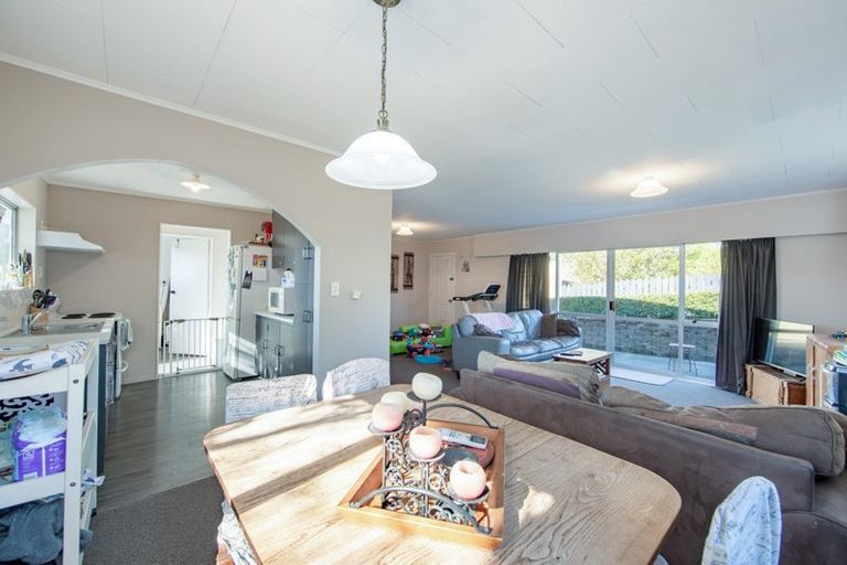 Photo of property in 43 Levant Street, Cannons Creek, Porirua, 5024