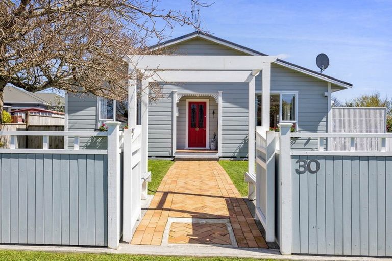 Photo of property in 30 Kahikatea Street, Inglewood, 4330