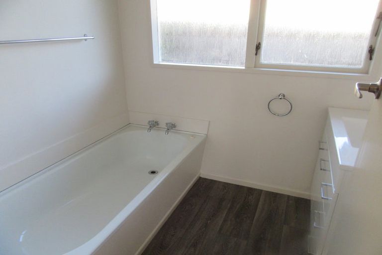 Photo of property in 16 Montana Road, Totara Park, Upper Hutt, 5018